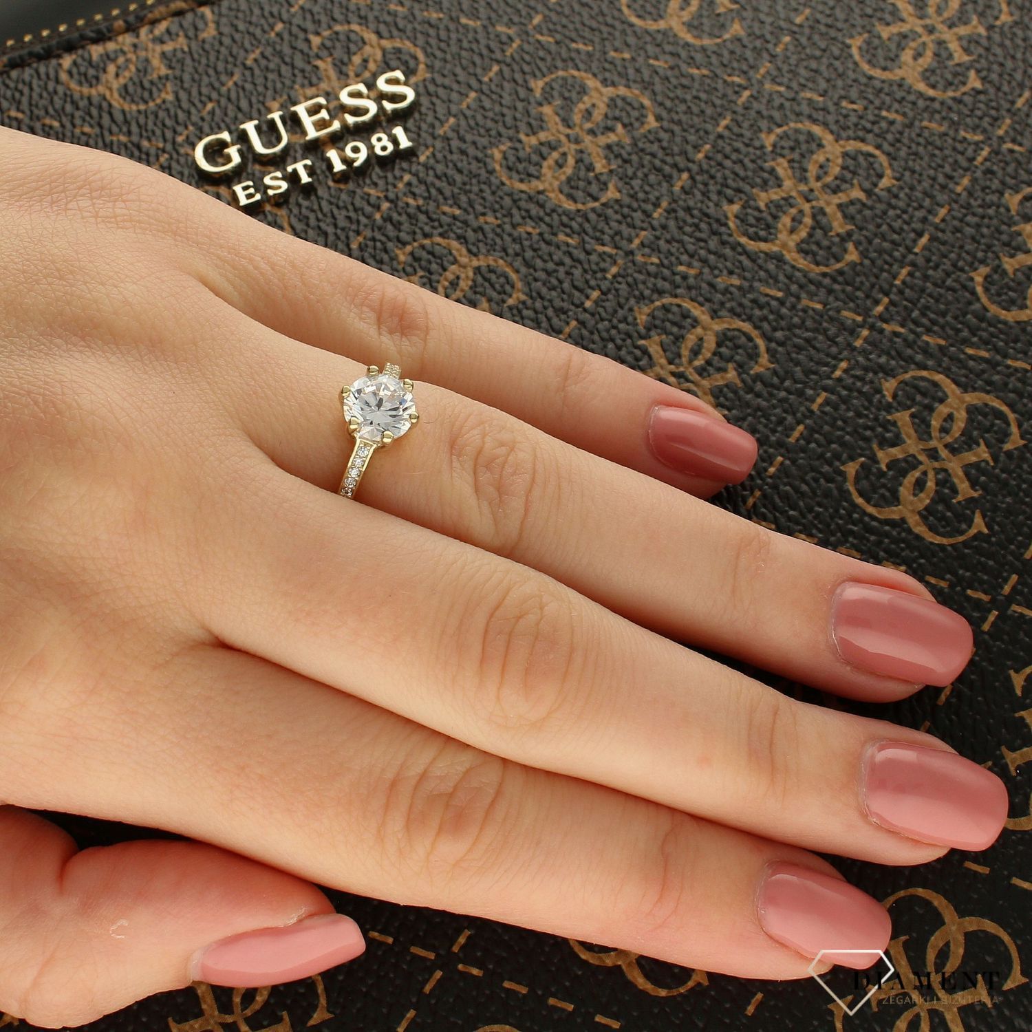 Złoty pierścionek zaręczynowy 'Królewskie zaręczyny' PI 3553 (1).jpg